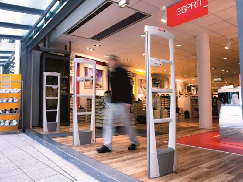 ร้านค้าปลีกใช้ถุงช้อปปิ้ง EAS Security อย่างไรเพื่อหยุดการโจรกรรมกระเป๋า Booster